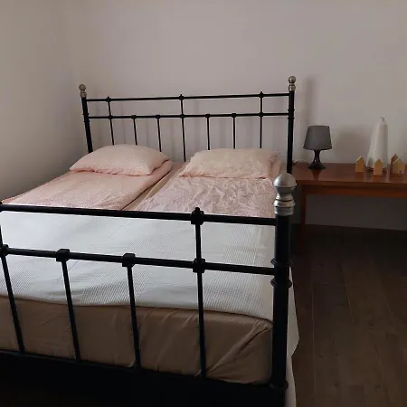 Nyaraló Káli Mama Háza